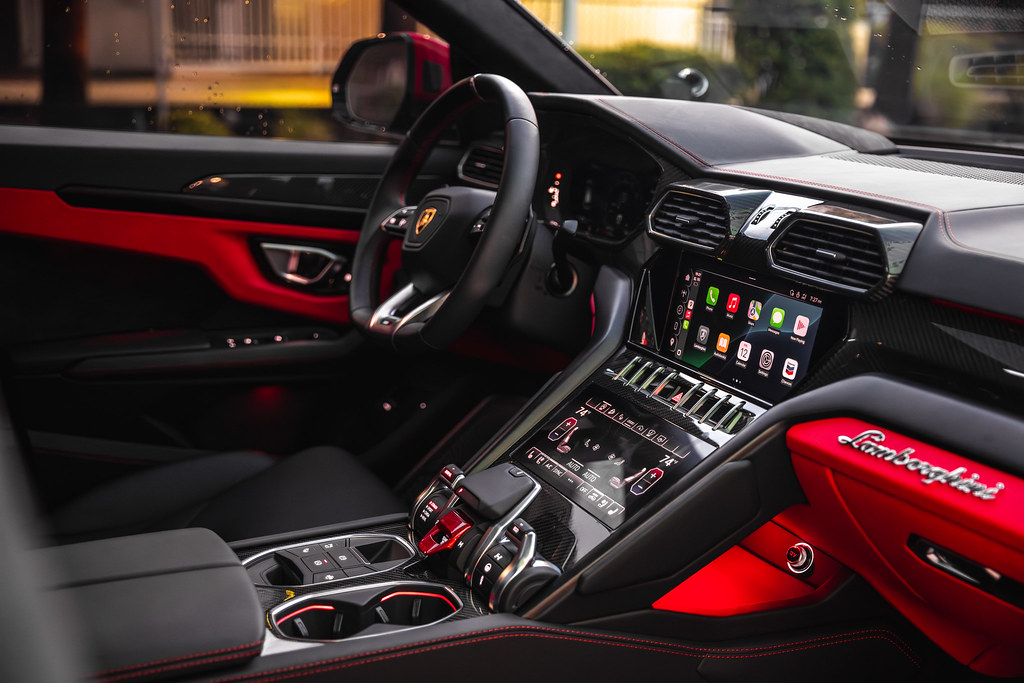 Lamborghini Urus S interior