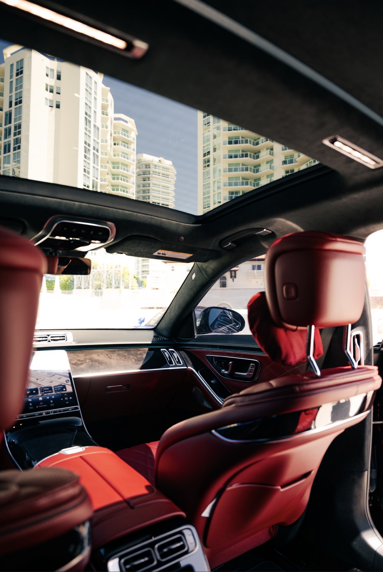 Mercedes S580 panoramic roof interior