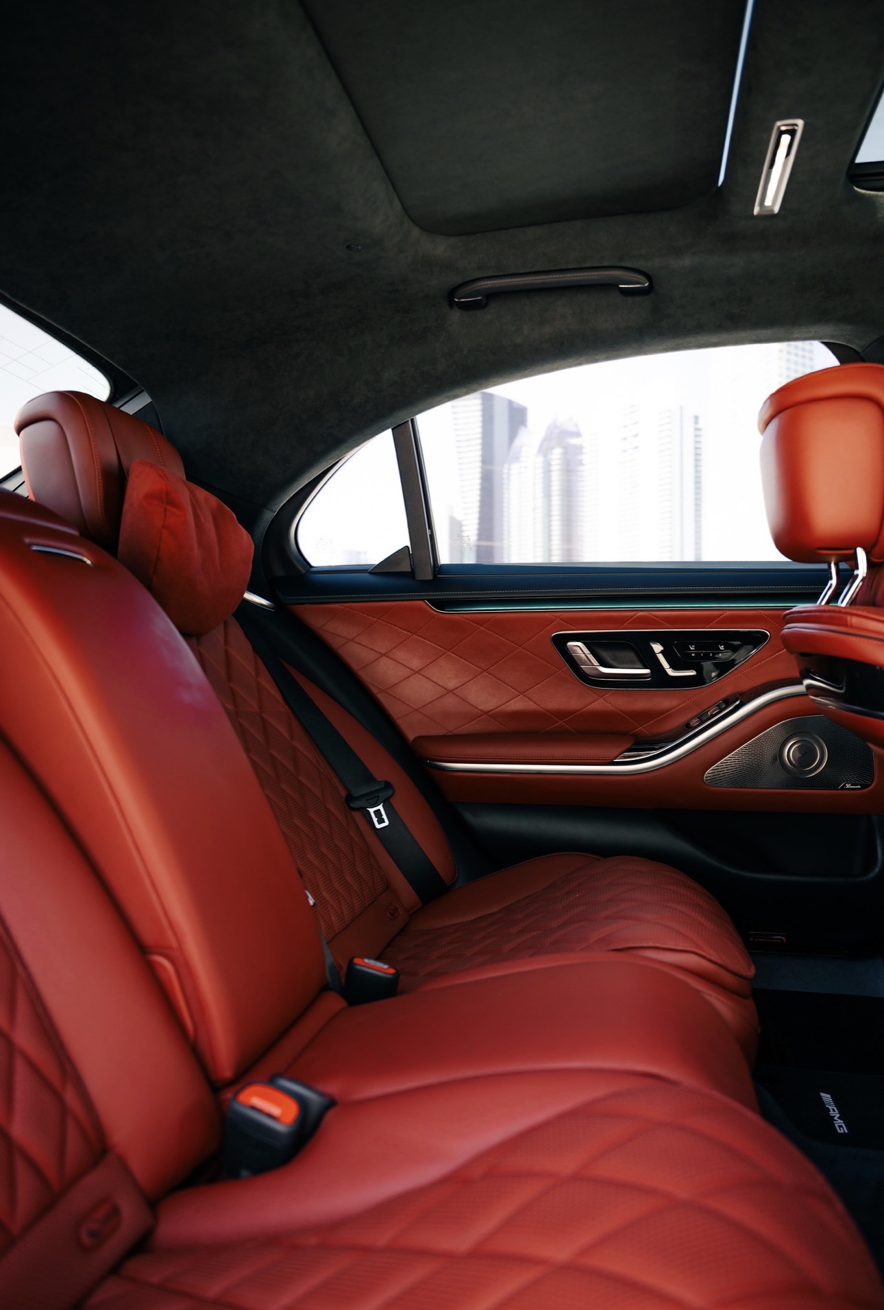 Mercedes S580 rear cabin